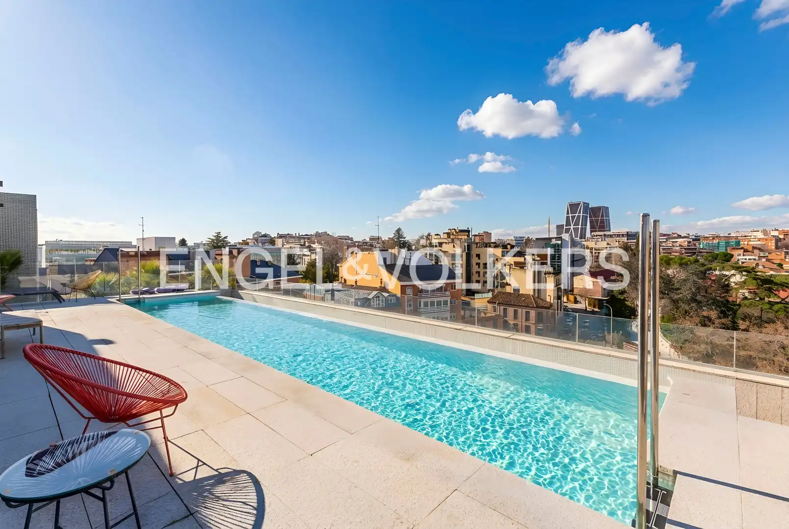 Piscina de Apartament en venda en Madrid amb Calefacció, Jardí privat i Traster