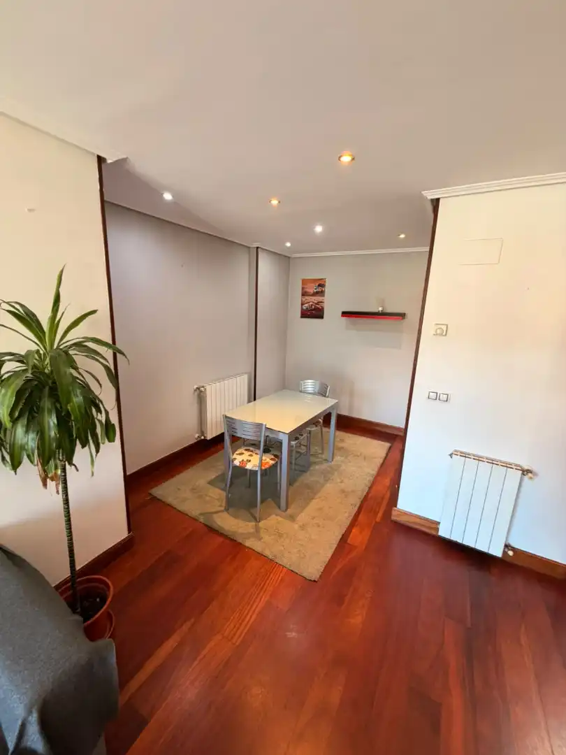 Comedor de Piso en venta en Barakaldo  con Calefacción, Parquet y Amueblado