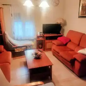 Sala d'estar de Casa o xalet en venda en Aldeanueva de la Vera amb Moblat
