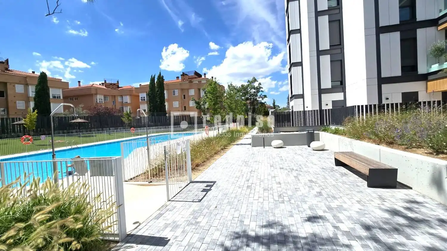 Schwimmbecken von Wohnung zur Miete in Madrid mit Privatgarten, Terrasse und Abstellraum