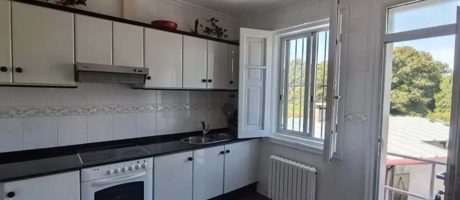 Küche von Country house zum Verkauf in Vilagarcía de Arousa mit Heizung, Möbliert und Alarm