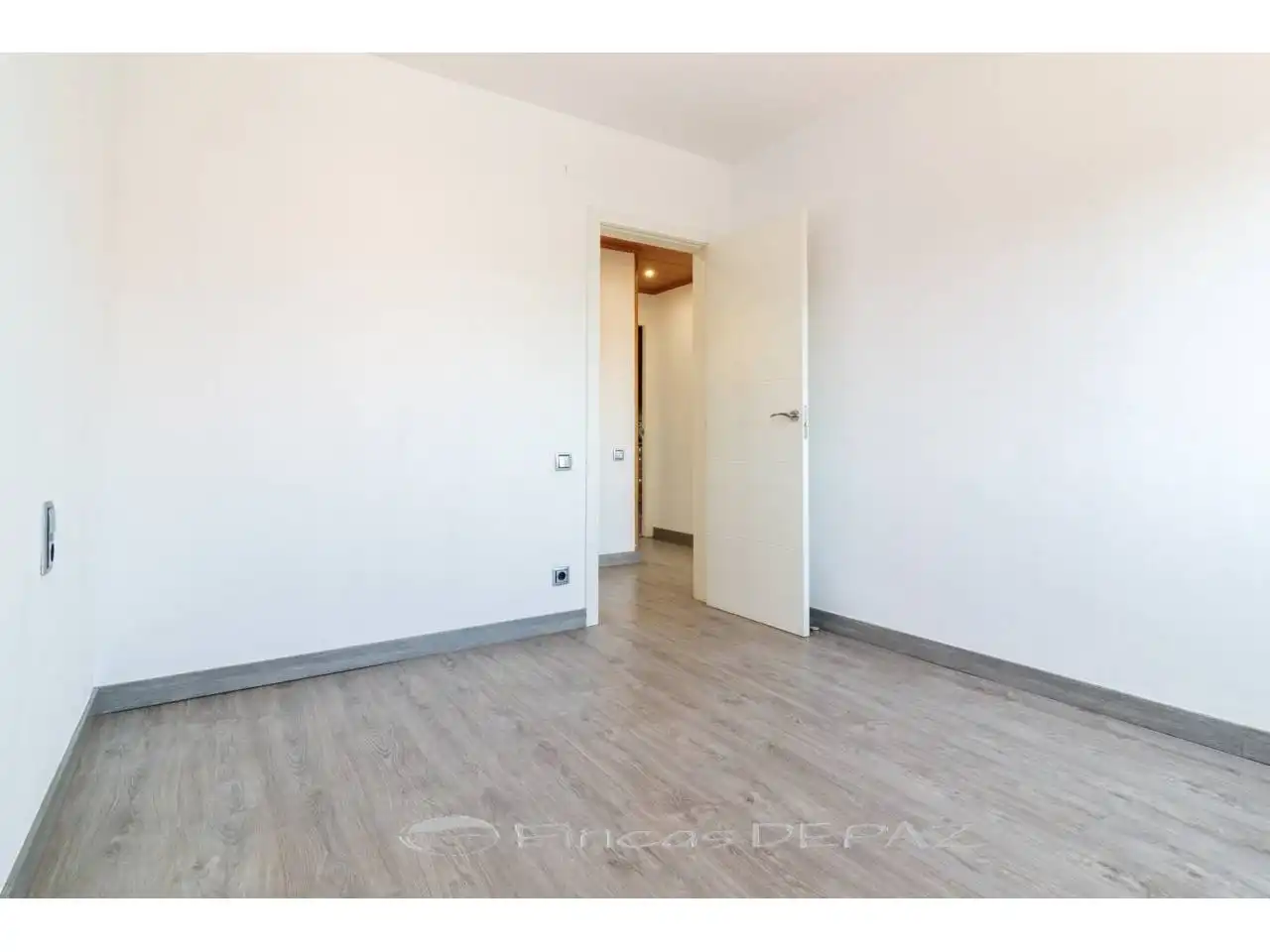 Schlafzimmer von Dachboden zum Verkauf in Castelldefels mit Klimaanlage, Heizung und Parkett