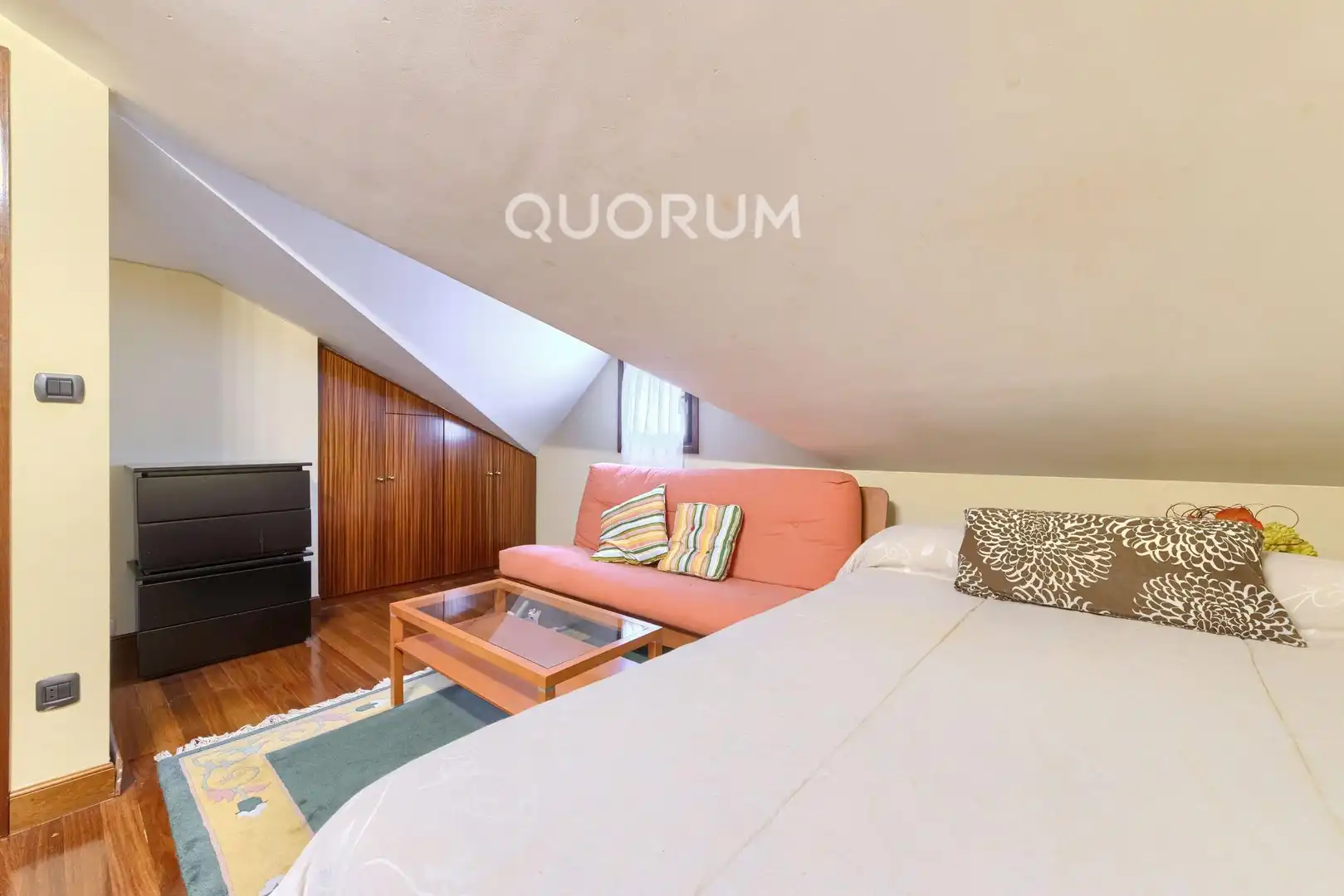 Habitación de Casa adosada en venta en Basauri  con Calefacción, Jardín privado y Terraza