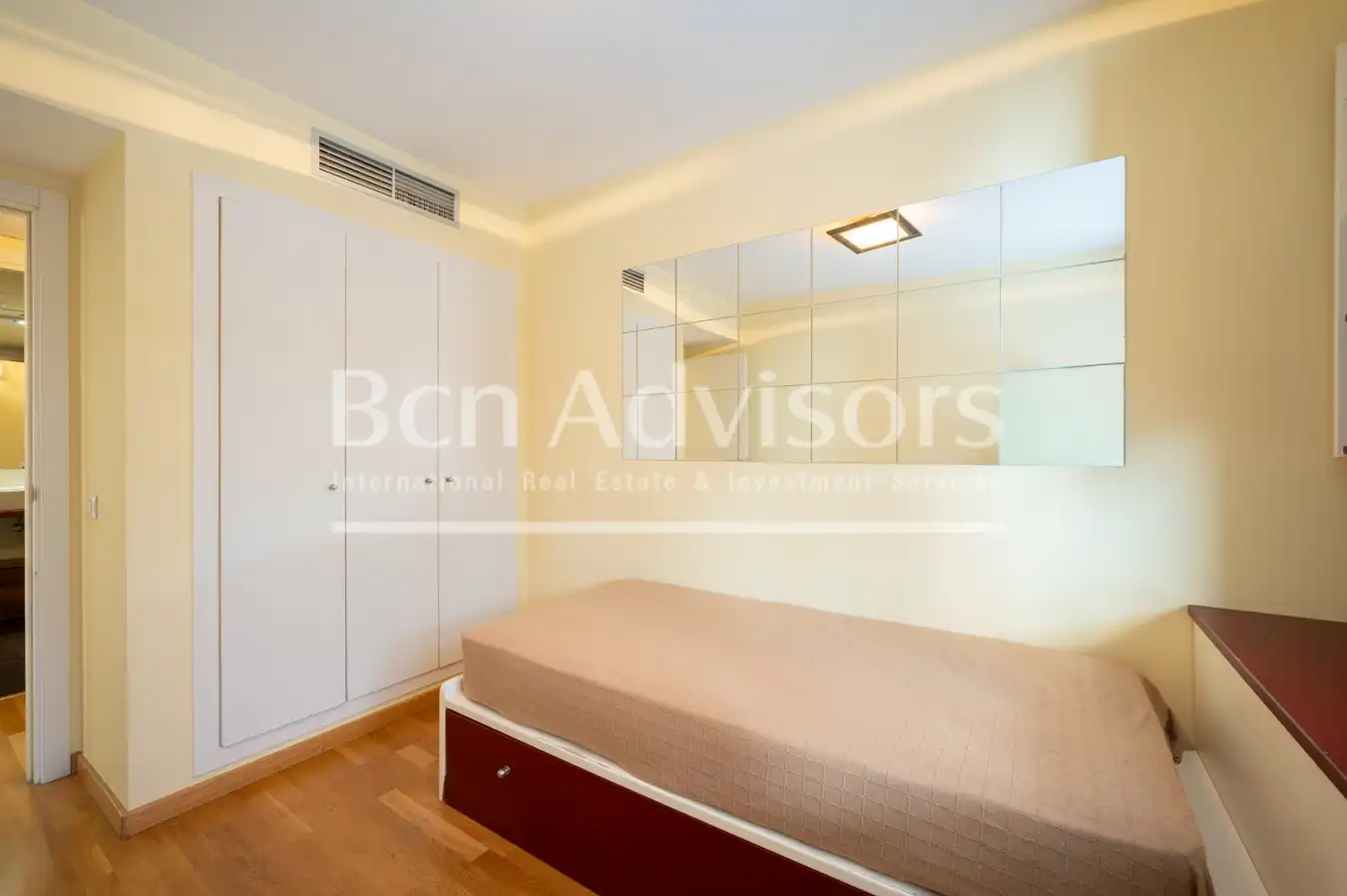 Bedroom of Flat for sale in Barcelona  with Air Conditioner, Heating and Parquet flooring