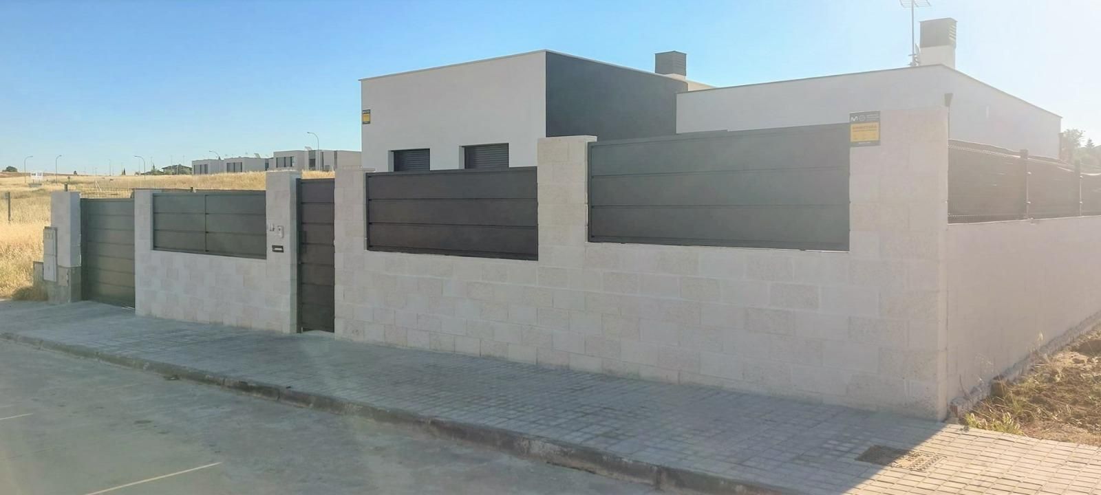 Vista exterior de Casa adosada en venda en Fuente El Saz de Jarama amb Jardí privat