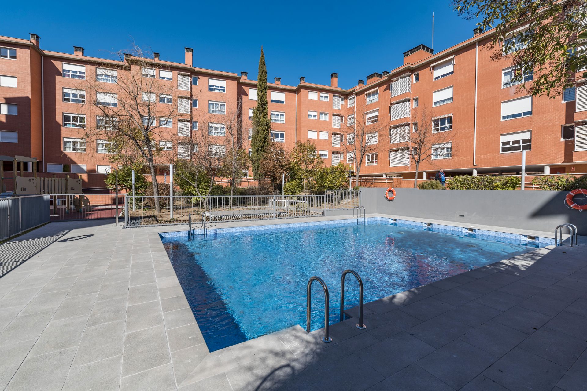 Swimming pool of Flat for sale in  Madrid Capital  with Oven and Community pool