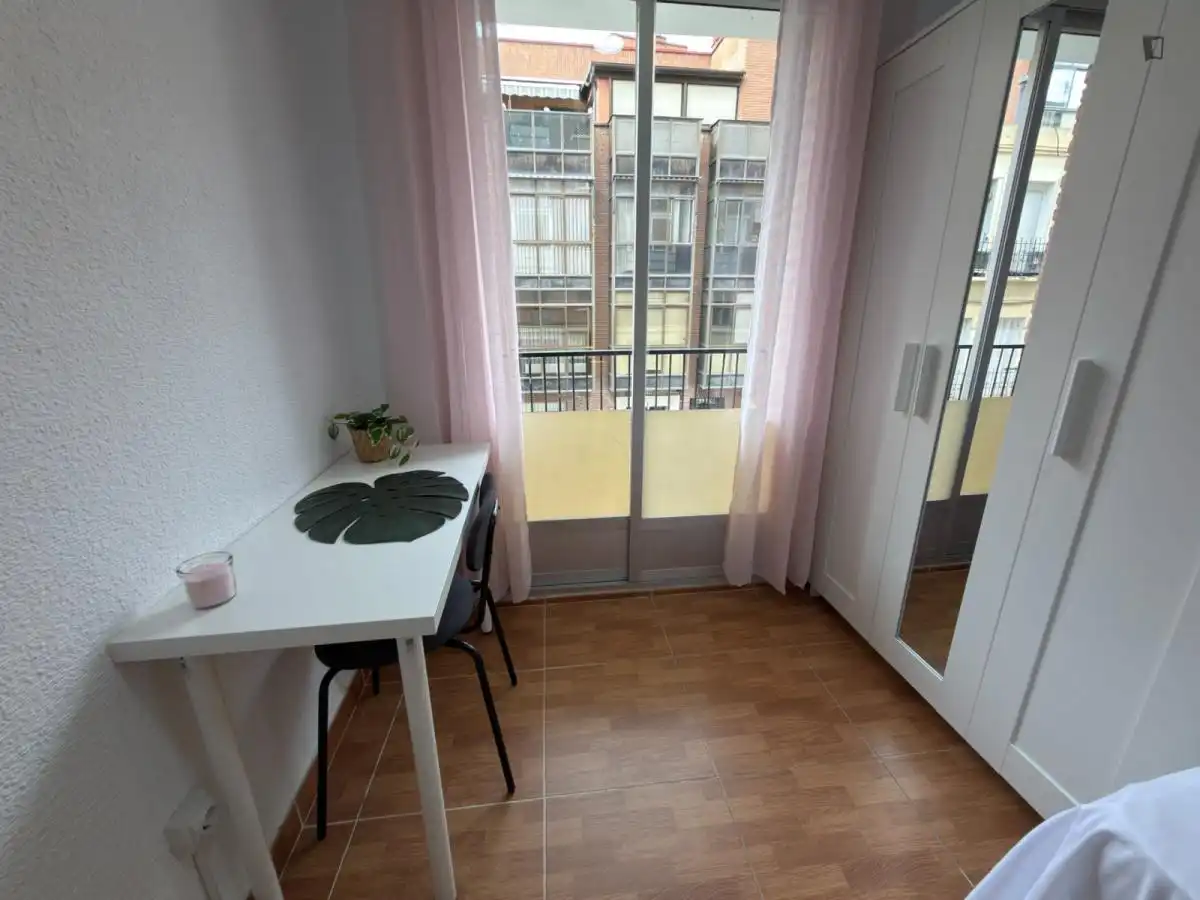Bedroom of Apartments for share in Madrid  with Heating, Furnished and Washing machine