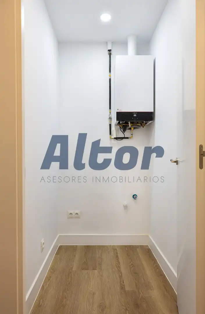 Flat for sale in Madrid  with Air Conditioner and Heating