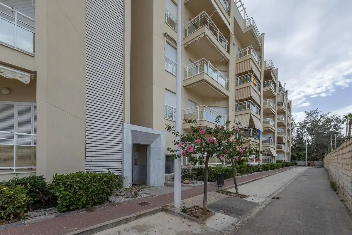 Vista exterior de Piso en venta en Motril con Calefacción, Terraza y Balcón