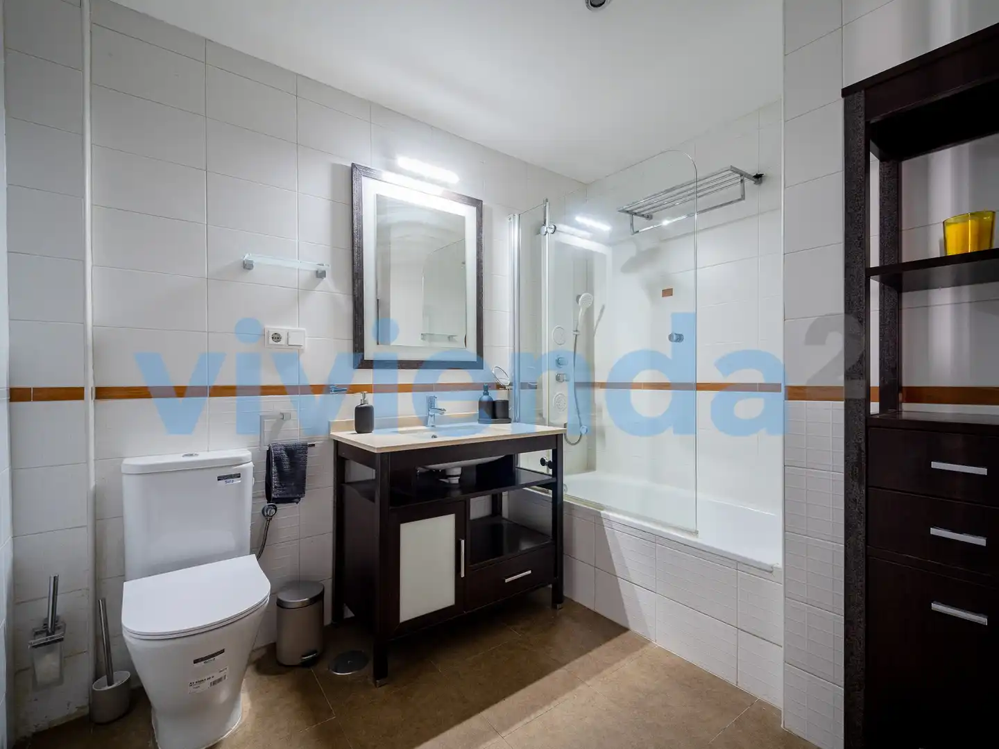 Badezimmer von Wohnung zur Miete in Madrid mit Klimaanlage und Heizung