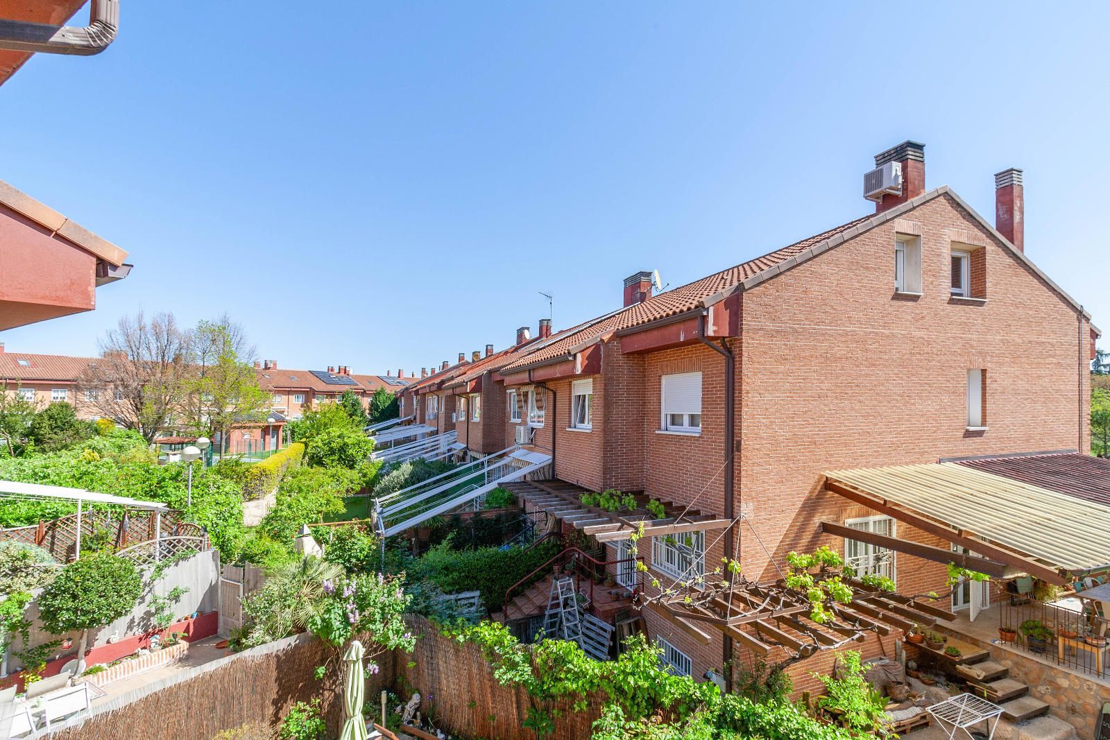 Garden of Single-family semi-detached for sale in Alcalá de Henares  with Air Conditioner, Heating and Private garden