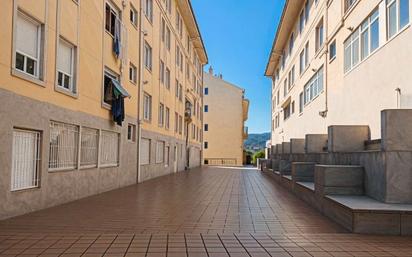 Vista exterior de Àtic en venda en Poio amb Calefacció i Moblat