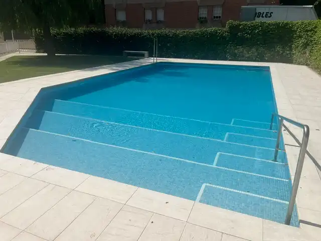 Schwimmbecken von Wohnung zur Miete in Sant Cugat del Vallès mit Klimaanlage, Heizung und Parkett