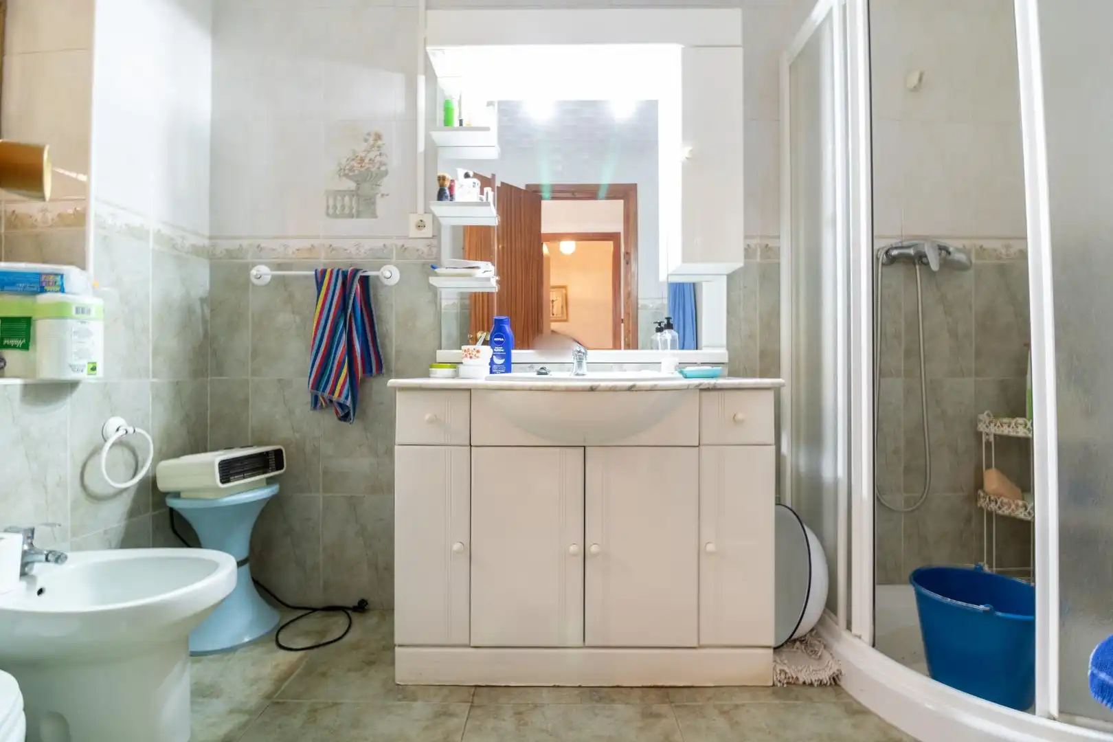 Bany de Casa o xalet en venda en Santa Fe de Mondújar amb Jardí privat, Terrassa i Moblat