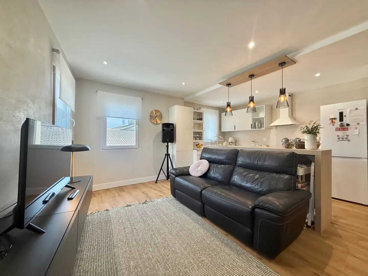 Wohnzimmer von Einfamilien-Reihenhaus zum Verkauf in Las Ventas de Retamosa mit Klimaanlage, Heizung und Terrasse