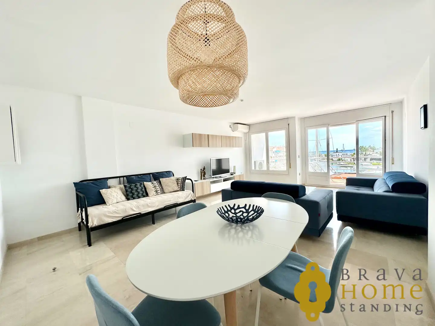 Wohnzimmer von Dachboden zum Verkauf in Empuriabrava mit Klimaanlage, Terrasse und Möbliert