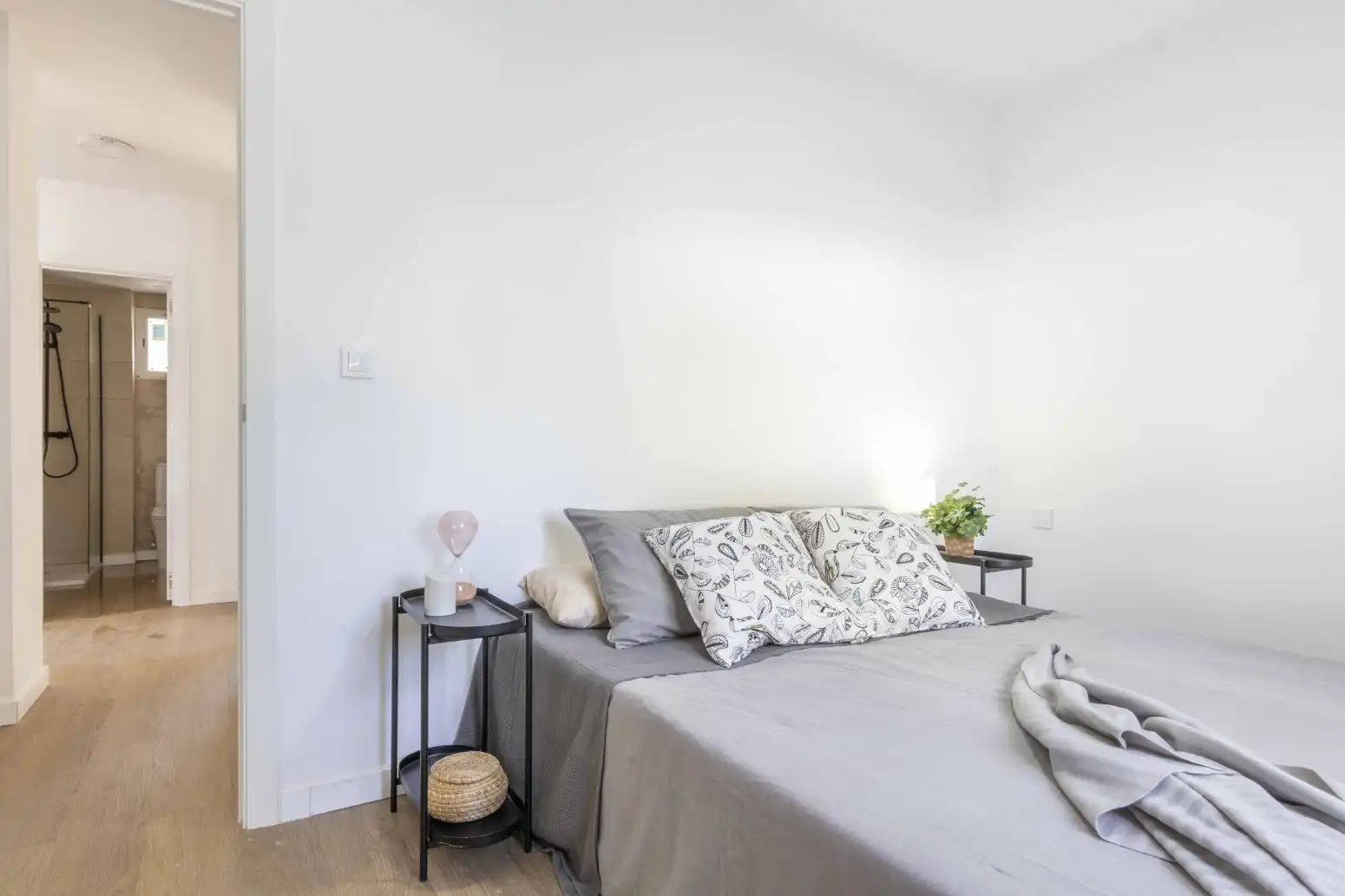 Dormitori de Casa o xalet en venda en La Pobla de Vallbona amb Jardí privat i Piscina
