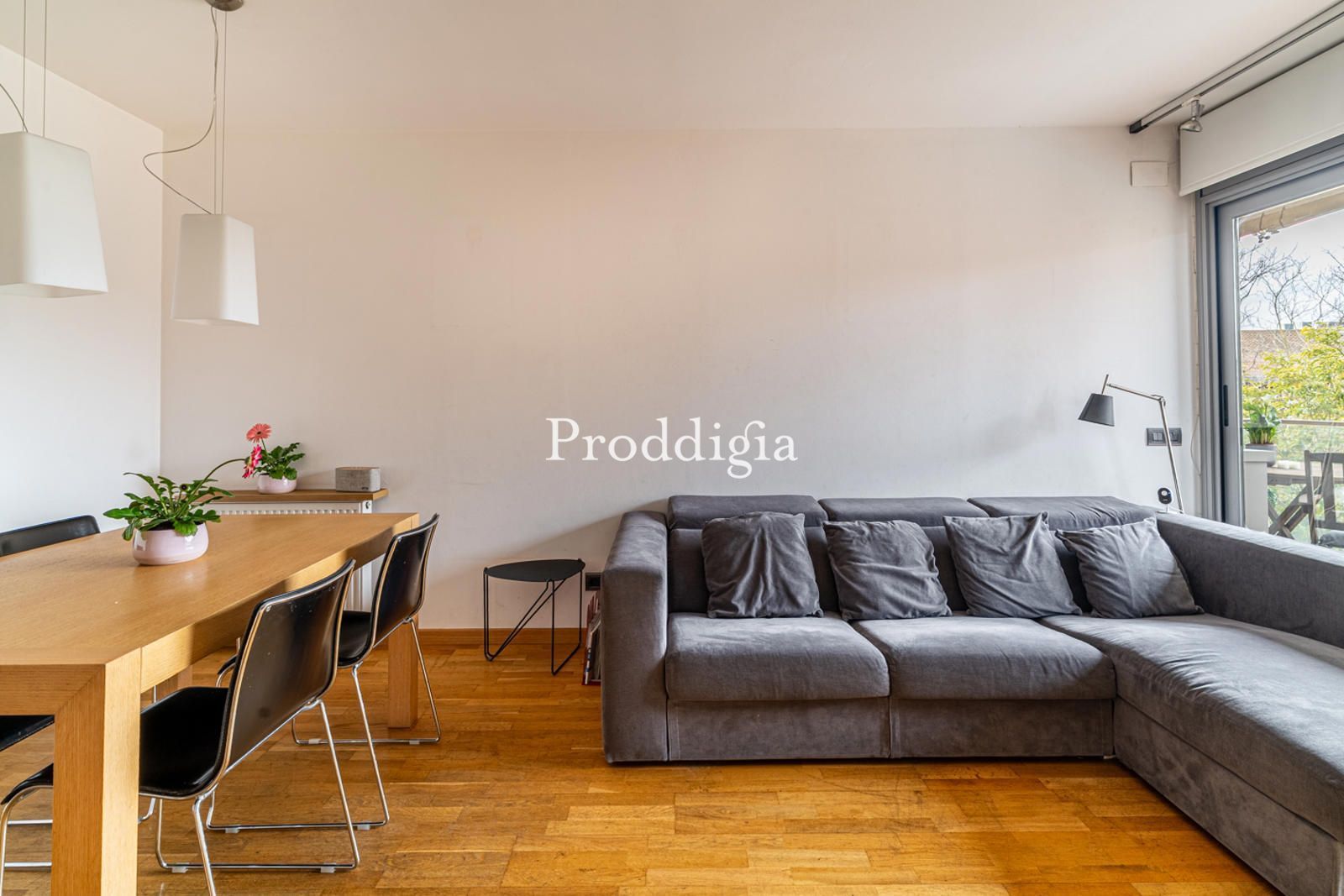 Living room of Flat for sale in Sant Cugat del Vallès  with Air Conditioner, Heating and Terrace