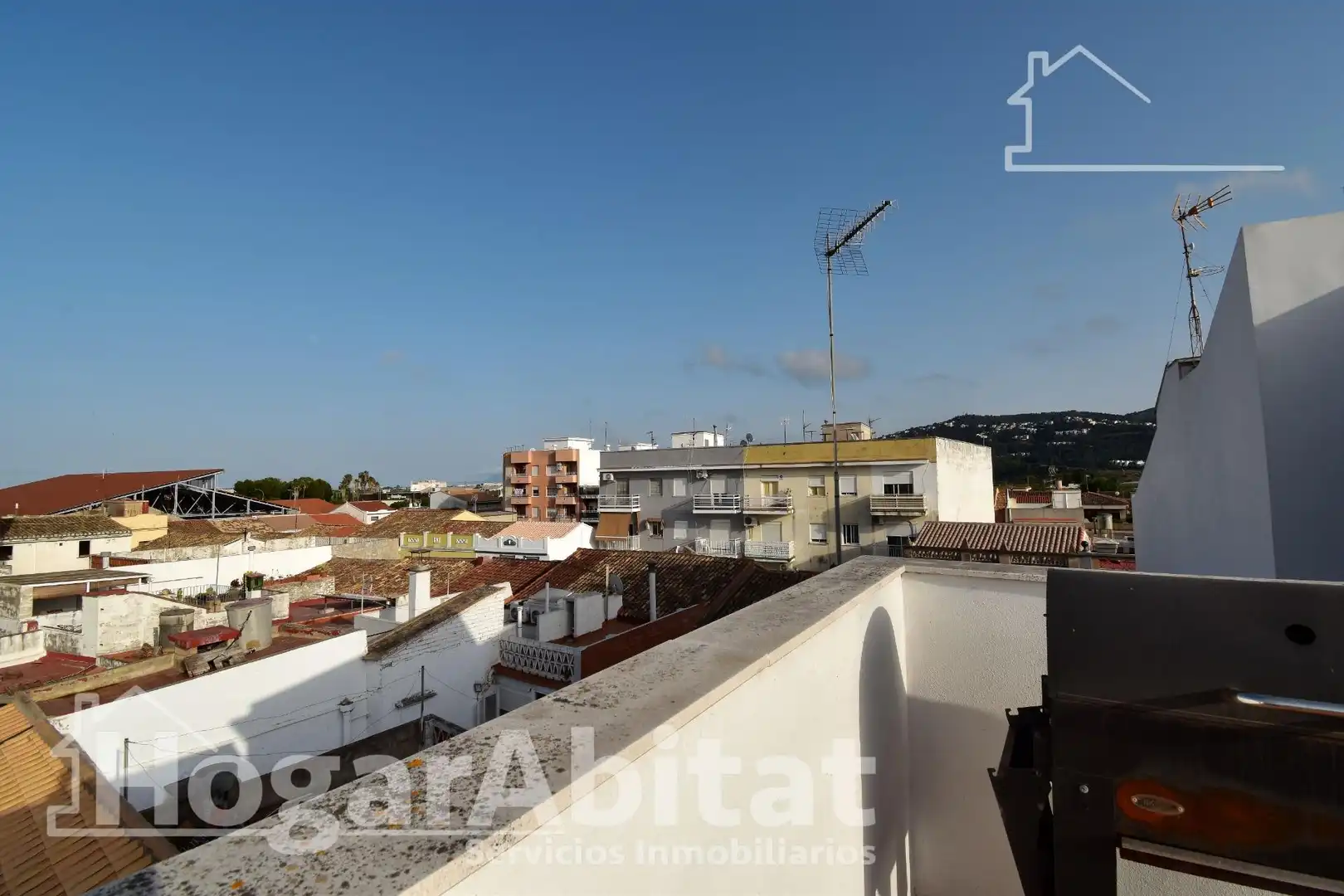 Vista exterior de Àtic en venda en L'Alqueria de la Comtessa amb Parquet i Terrassa