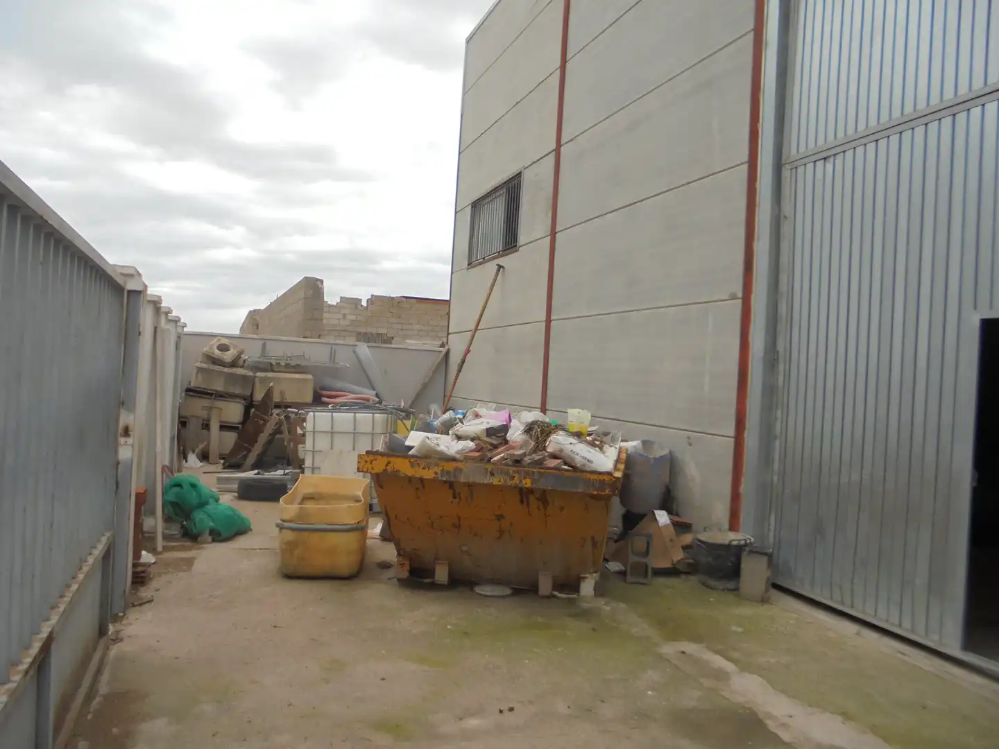 Vista exterior de Nave industrial en venta en Almenara