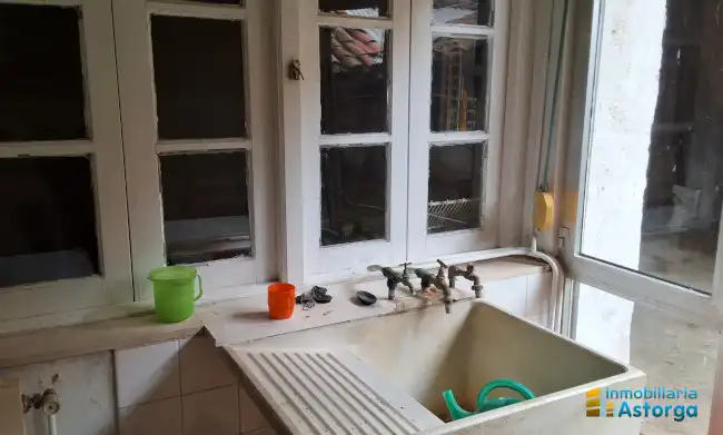 Cuina de Casa o xalet en venda en Valderrey amb Calefacció i Moblat