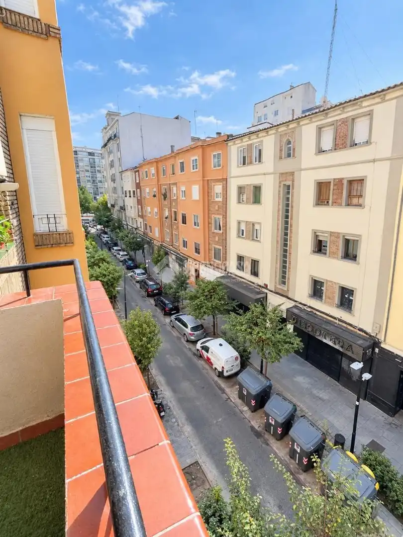 Vista exterior de Piso en venta en Zaragoza con Aire acondicionado, Calefacción y Parquet