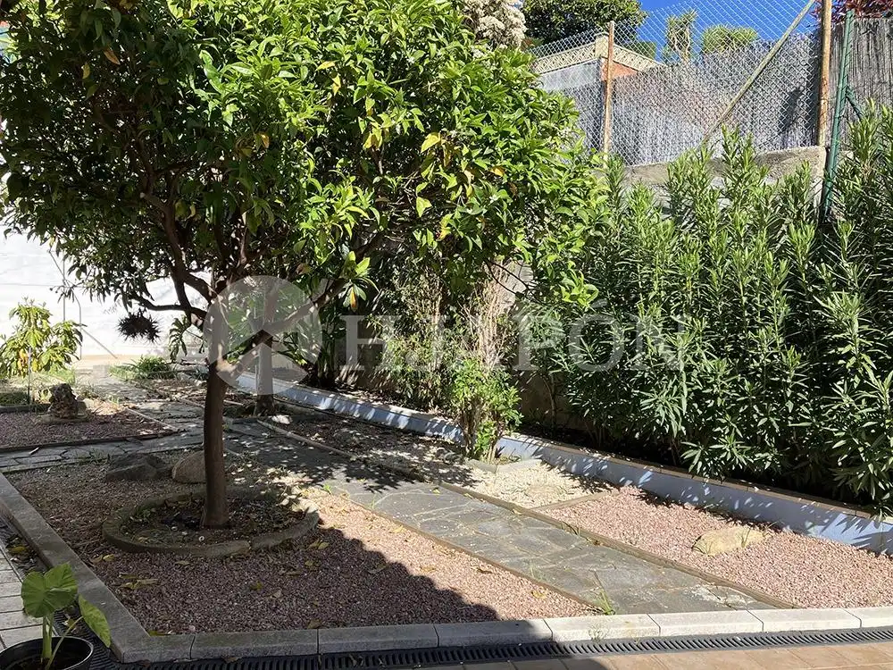 Jardí de Casa o xalet en venda en Badalona amb Calefacció, Jardí privat i Traster