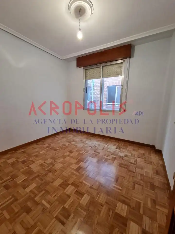 Bedroom of Flat for sale in Benavente  with Heating
