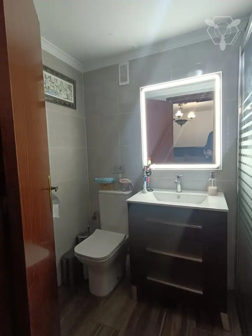 Baño de Piso en venta en Huelva con Aire acondicionado, Terraza y Amueblado