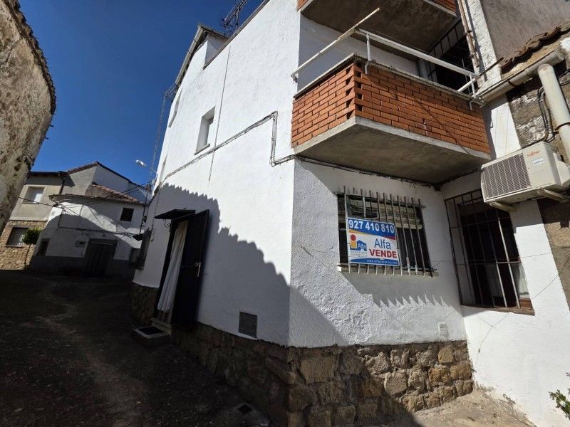 Vista exterior de Casa o xalet en venda en Oliva de Plasencia amb Calefacció i Jardí privat