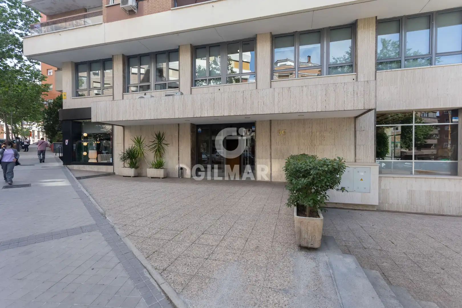 Vista exterior de Piso en venta en Madrid con Calefacción y Balcón