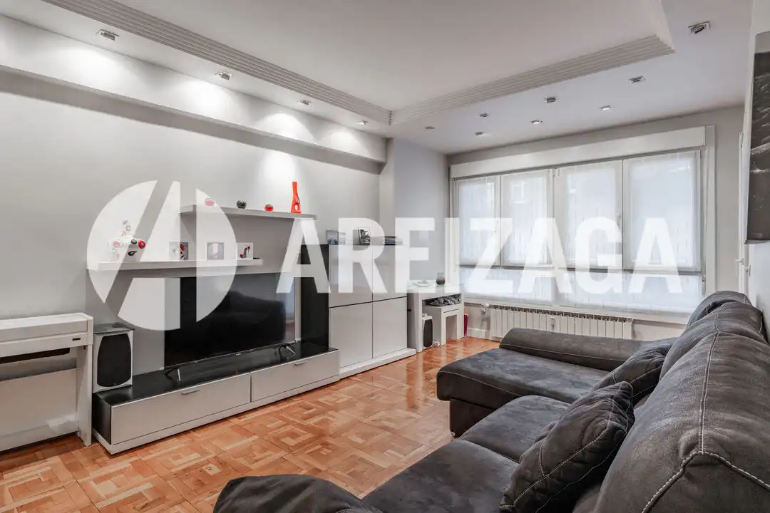Living room of Flat for sale in Donostia - San Sebastián   with Heating and Balcony