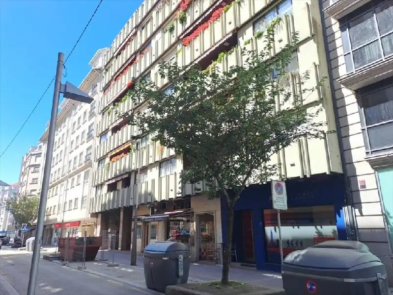 Vista exterior de Local en venta en Pontevedra Capital 