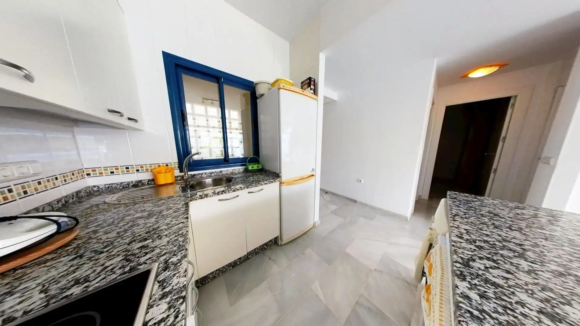 Küche von Wohnung zum Verkauf in Gualchos mit Klimaanlage, Heizung und Terrasse