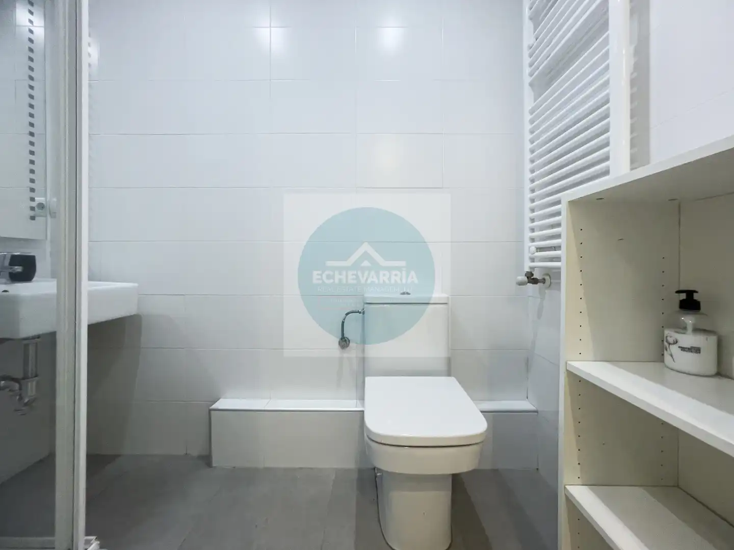 Bathroom of Flat for rent in Madrid  with Heating, Furnished and Oven