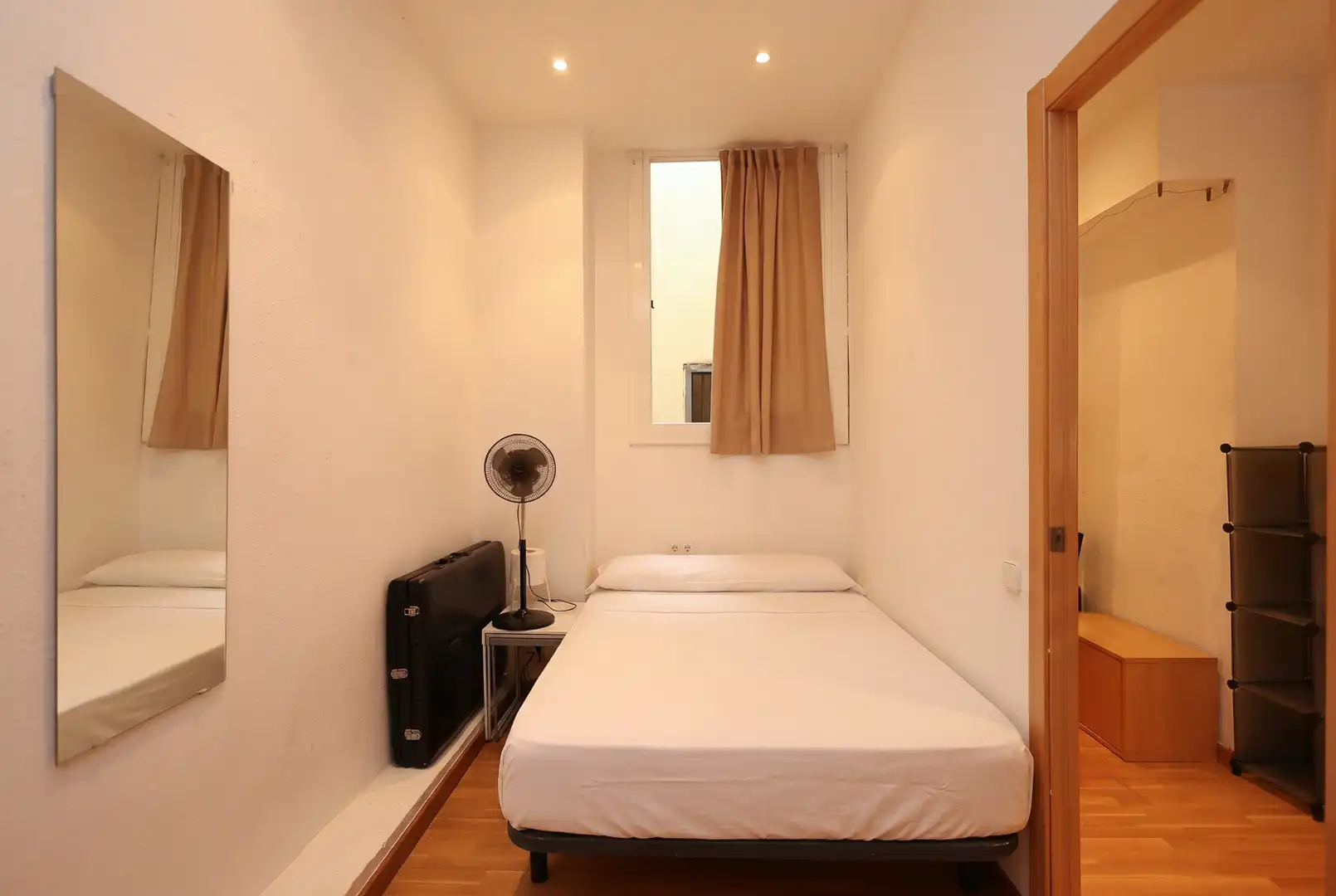 Bedroom of Flat for sale in Barcelona