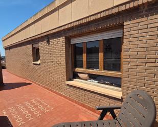 Vista exterior de Àtic en venda en Elda amb Aire condicionat, Terrassa i Balcó