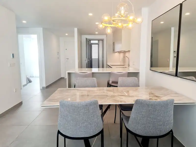 Menjador de Apartament de lloguer en Marbella amb Aire condicionat, Jardí privat i Terrassa