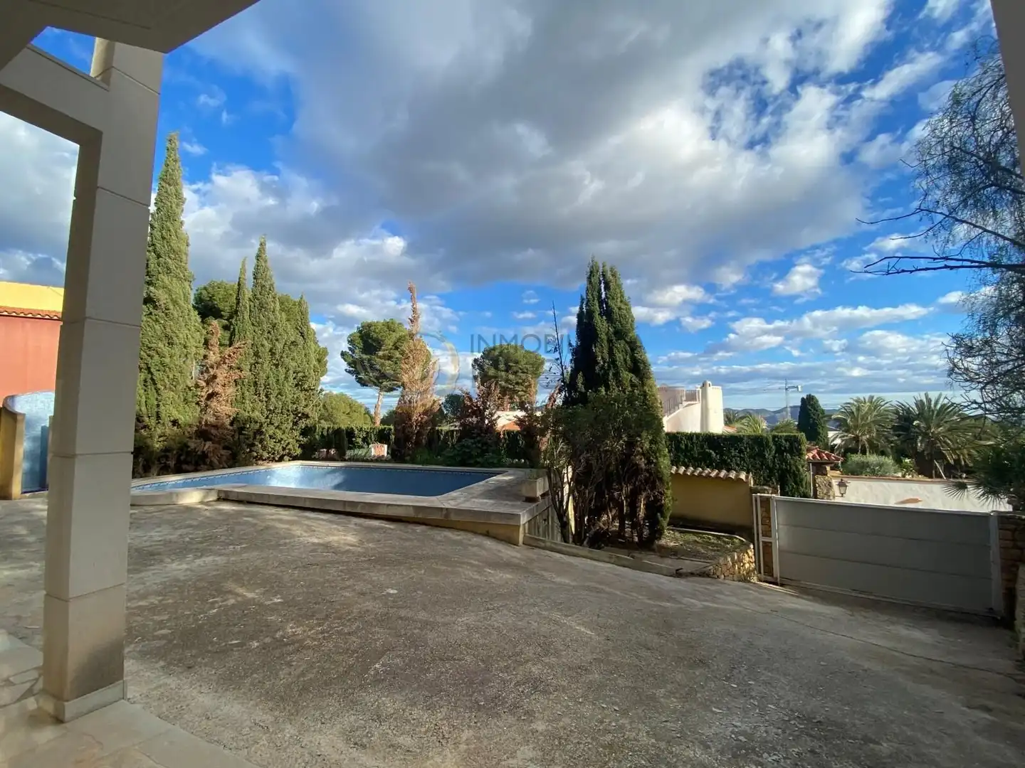 Vista exterior de Casa o xalet en venda en La Nucia amb Jardí privat, Terrassa i Moblat