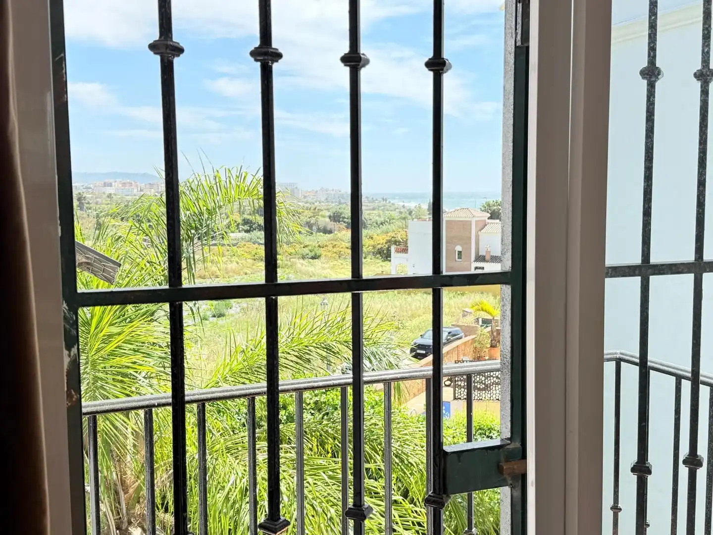 Vista exterior de Dúplex en venta en Nerja con Jardín privado, Trastero y Piscina comunitaria