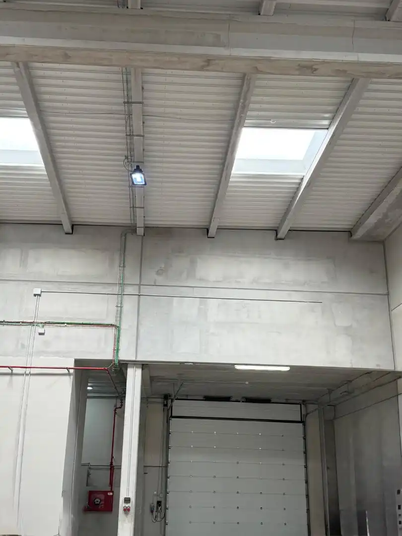 Außenansicht von Fabrikhallen zur Miete in Santa Perpètua de Mogoda