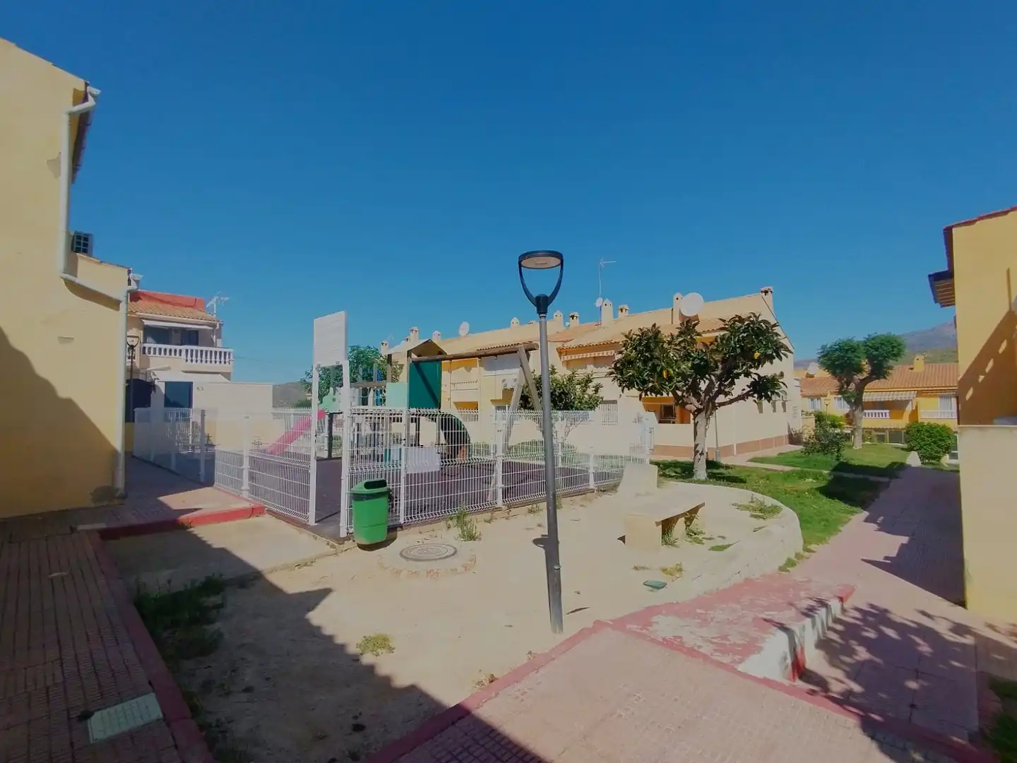 Jardín de Piso en venta en El Campello con Terraza, Lavadora y Piscina comunitaria