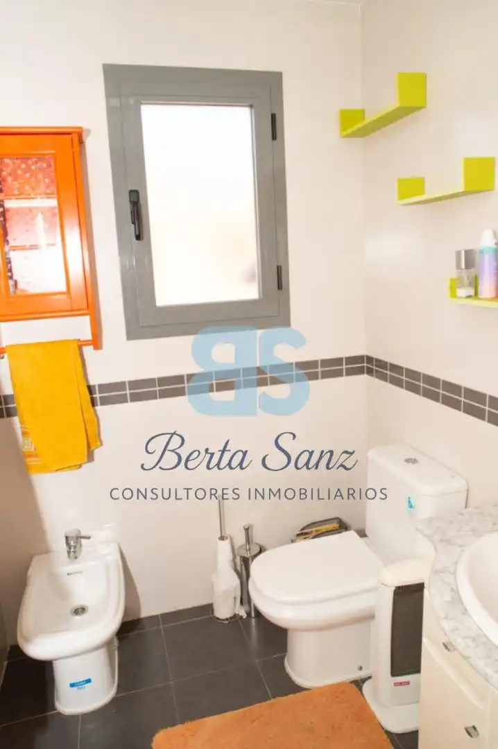 Baño de Casa adosada en venta en Pioz con Aire acondicionado, Calefacción y Jardín privado