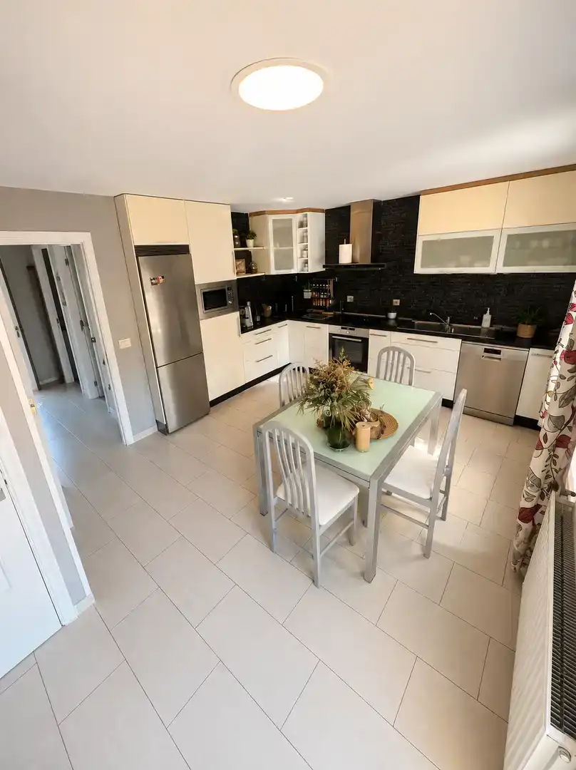 Kitchen of Houses for sale in Ourense Capital   with Private garden, Parquet flooring and Storage room