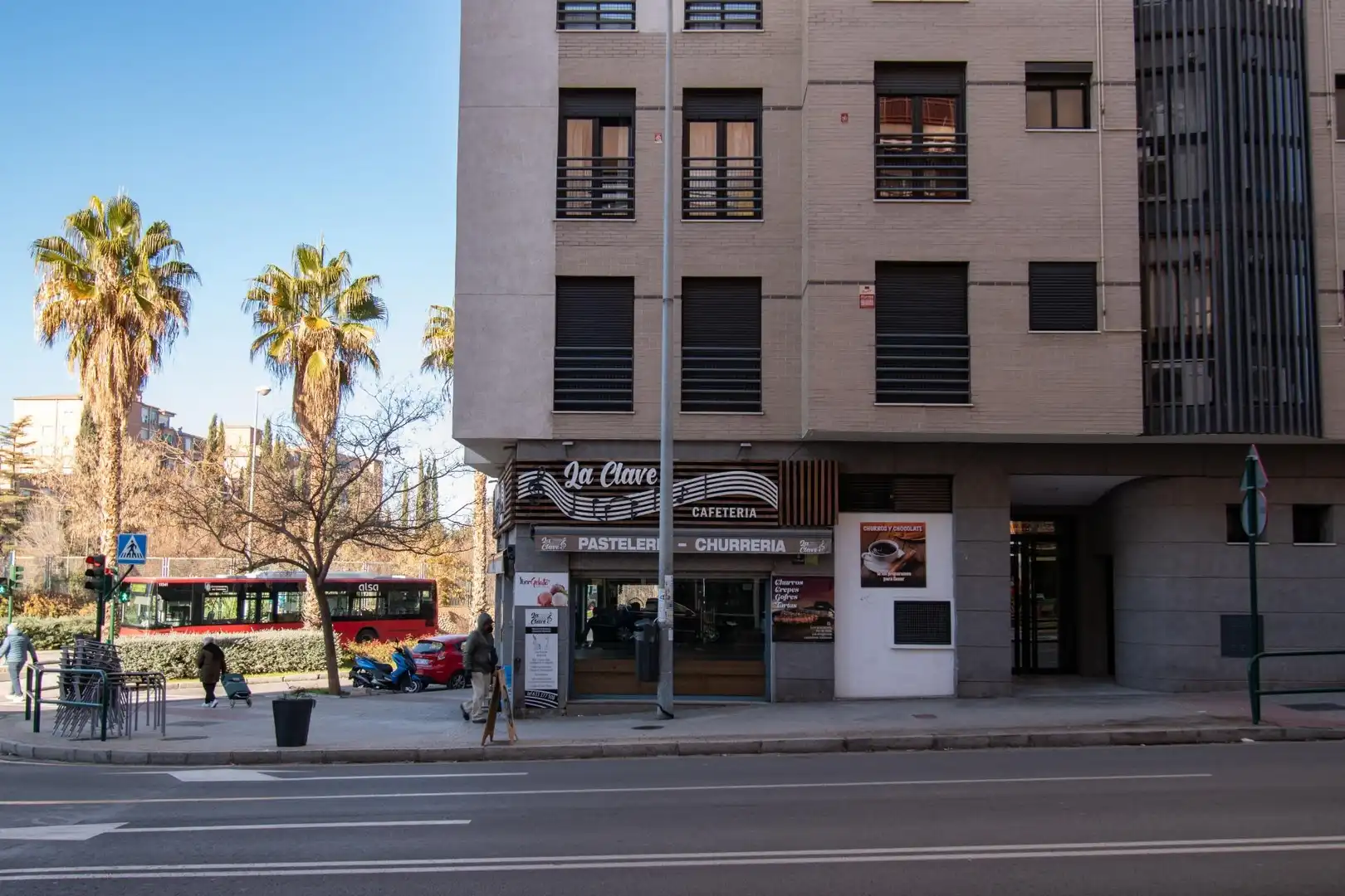 Vista exterior de Local en venta en Granada