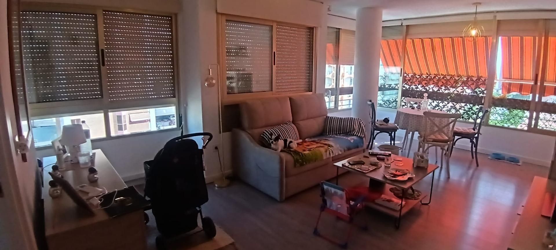 Sala de estar de Apartamento en venta en Benidorm con Aire acondicionado, Trastero y Piscina comunitaria