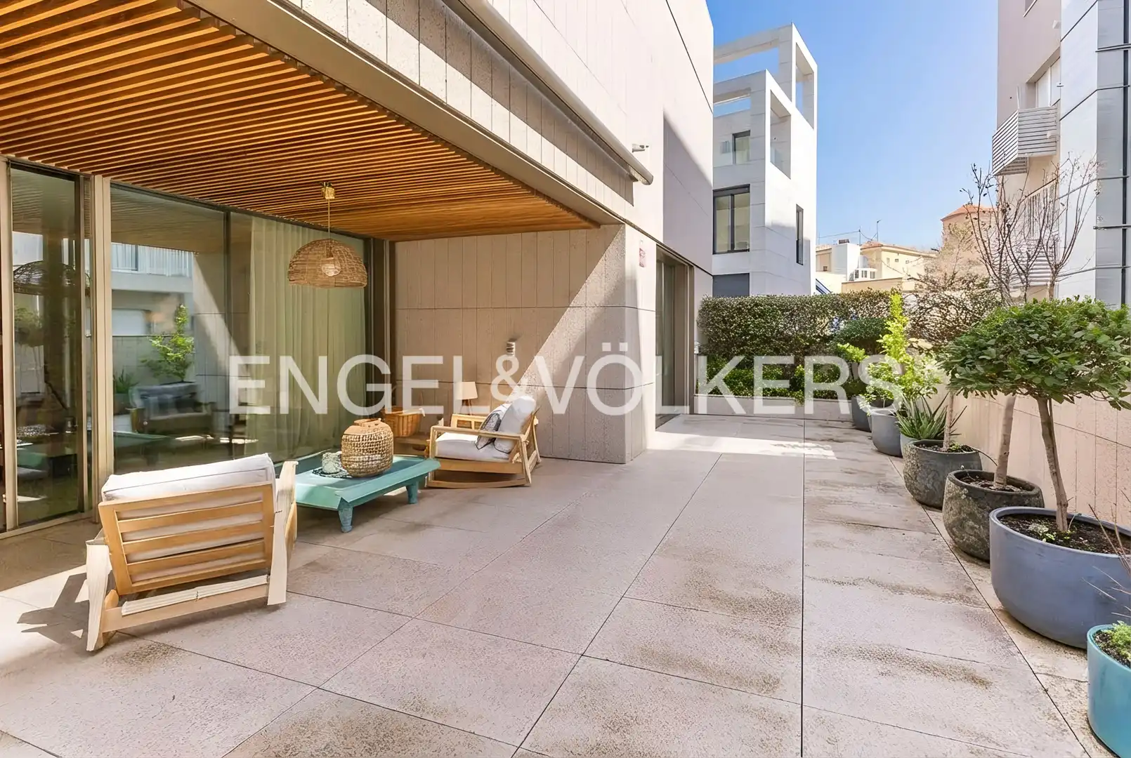 Terrassa de Apartament en venda en Madrid amb Calefacció, Jardí privat i Traster