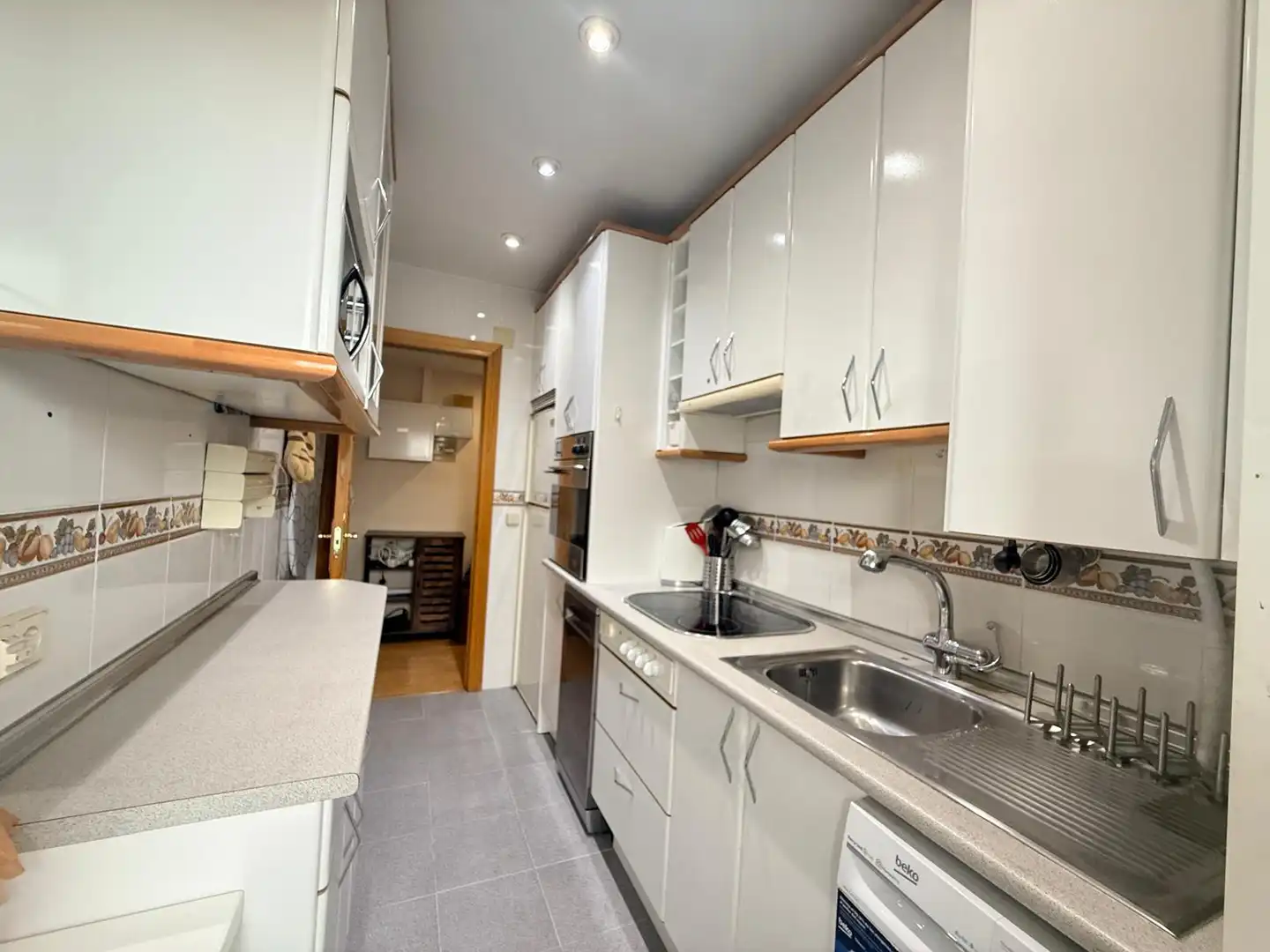 Kitchen of Flat for share in Madrid  with Air Conditioner, Heating and Furnished