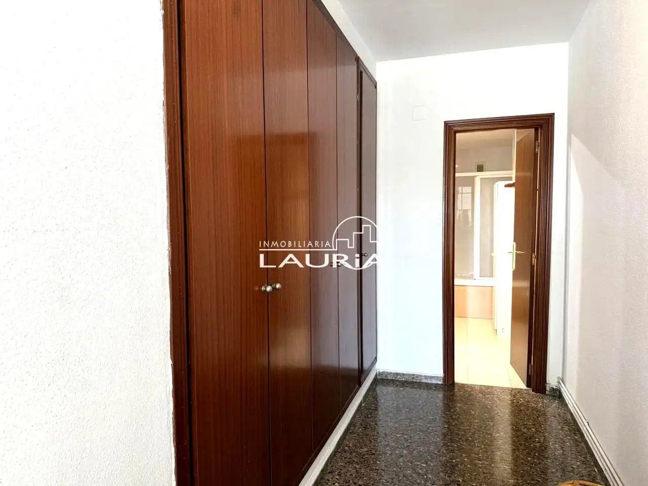 Flat for rent in Valencia  with Air Conditioner, Heating and Furnished
