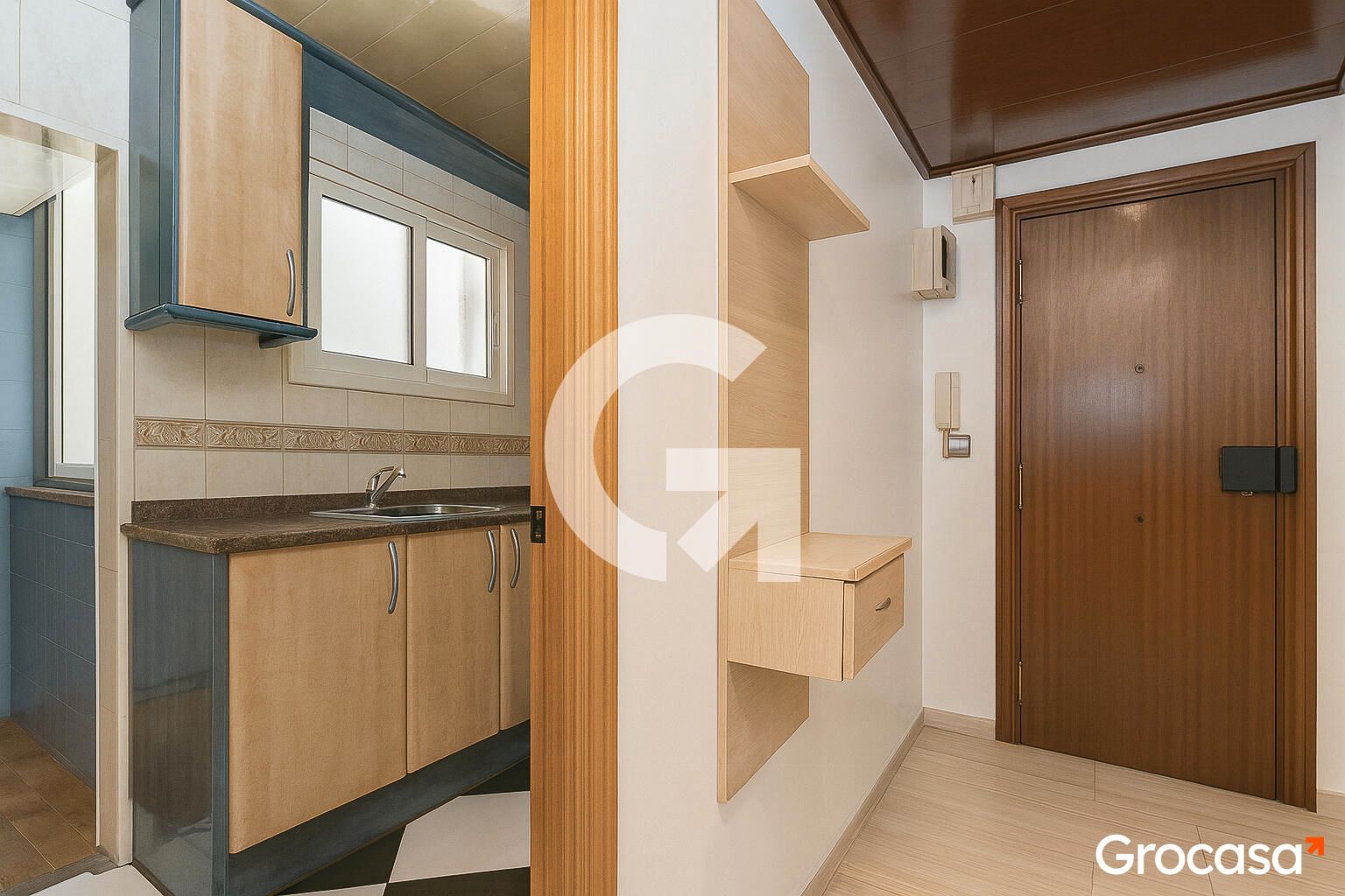 Kitchen of Flat for sale in El Prat de Llobregat  with Air Conditioner, Heating and Oven